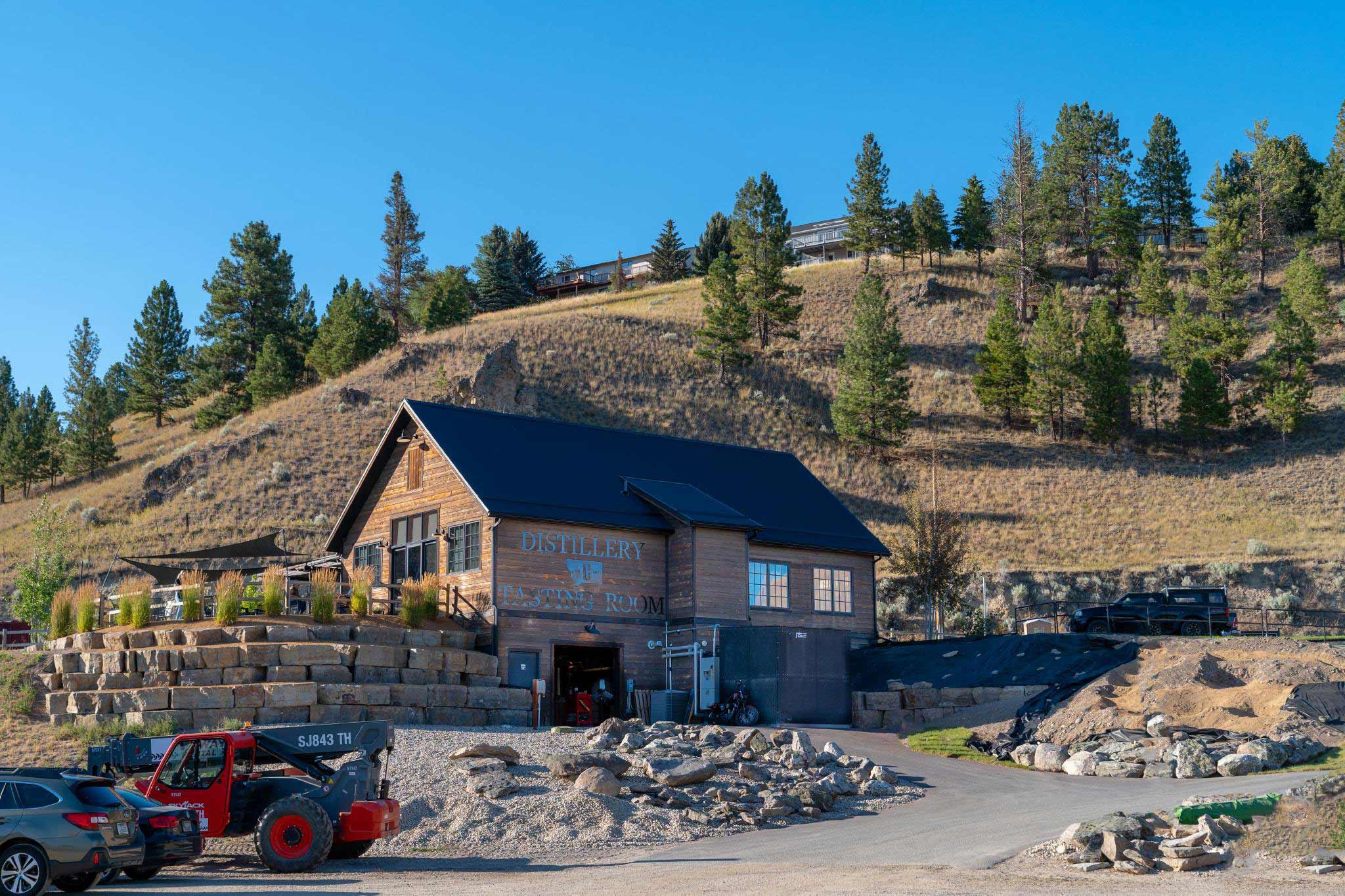 LOLO CREEK DISTILLERY