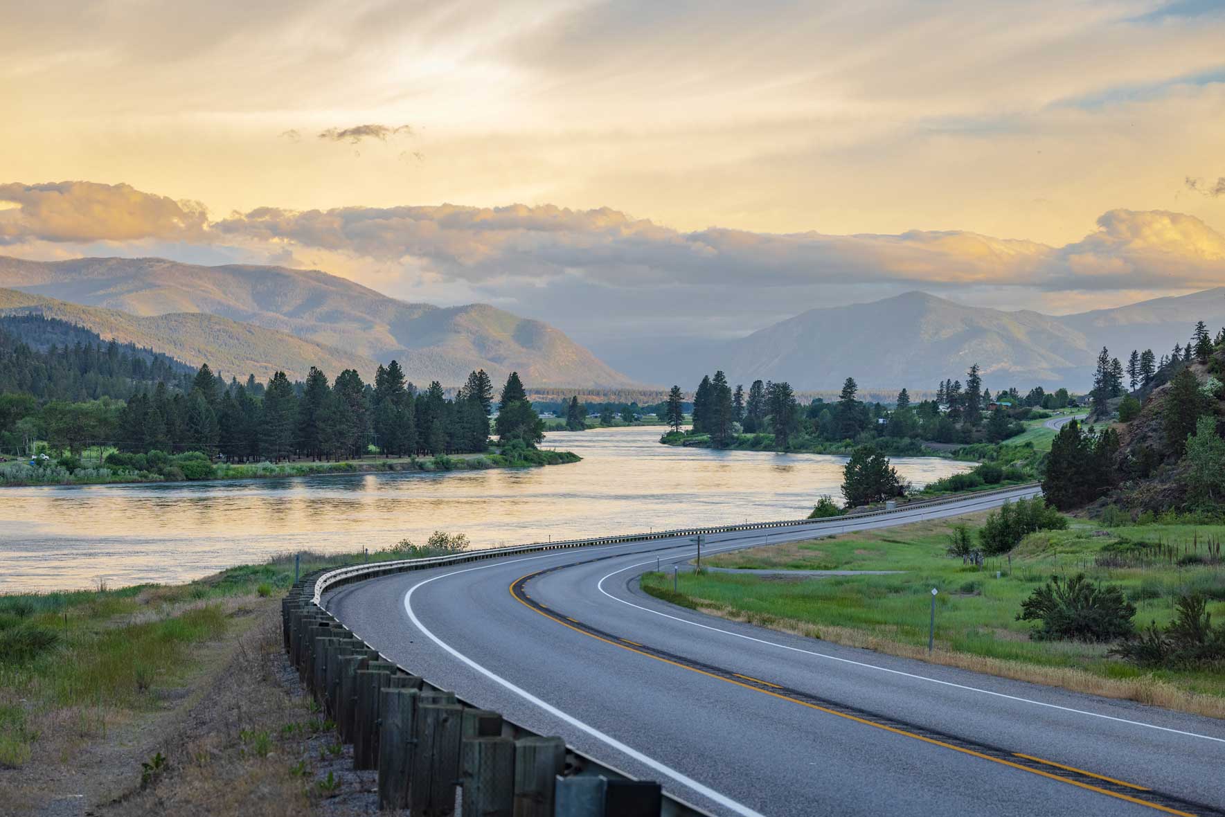 PLAINS + THE CLARK FORK RIVER